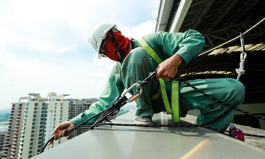 Thả dây xuống vị trí cần đu