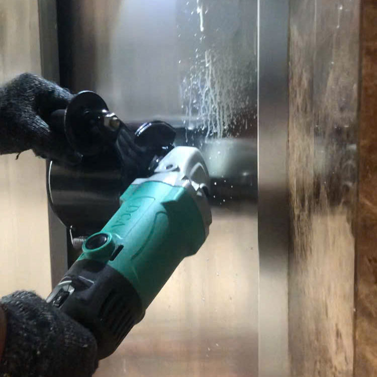 đánh bóng inox thang máy