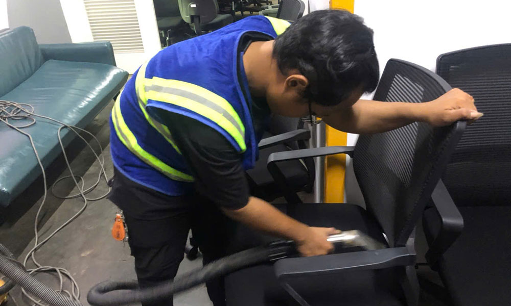 hút bụi ghế văn phòng