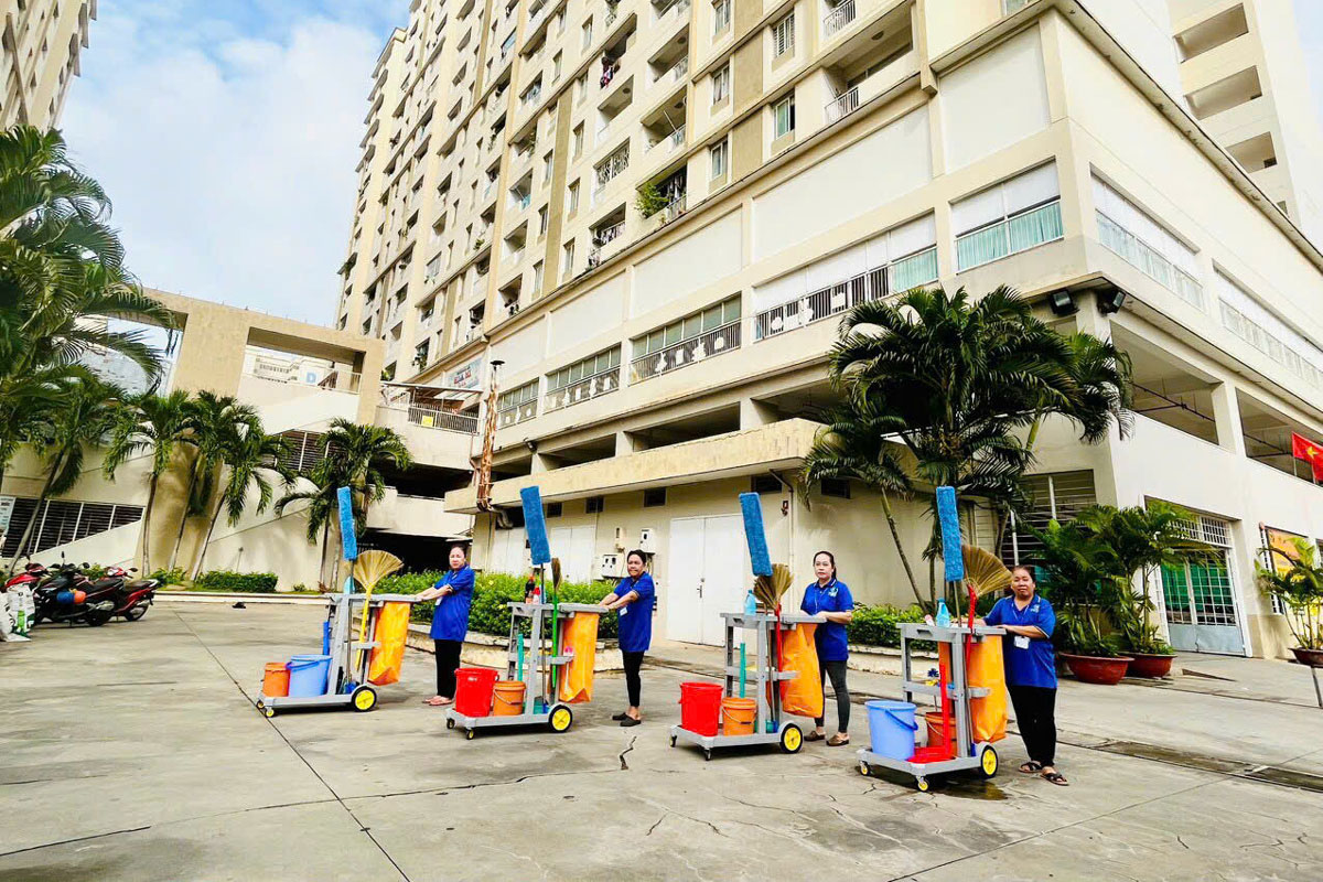 nhân viên vệ sinh hàng ngày