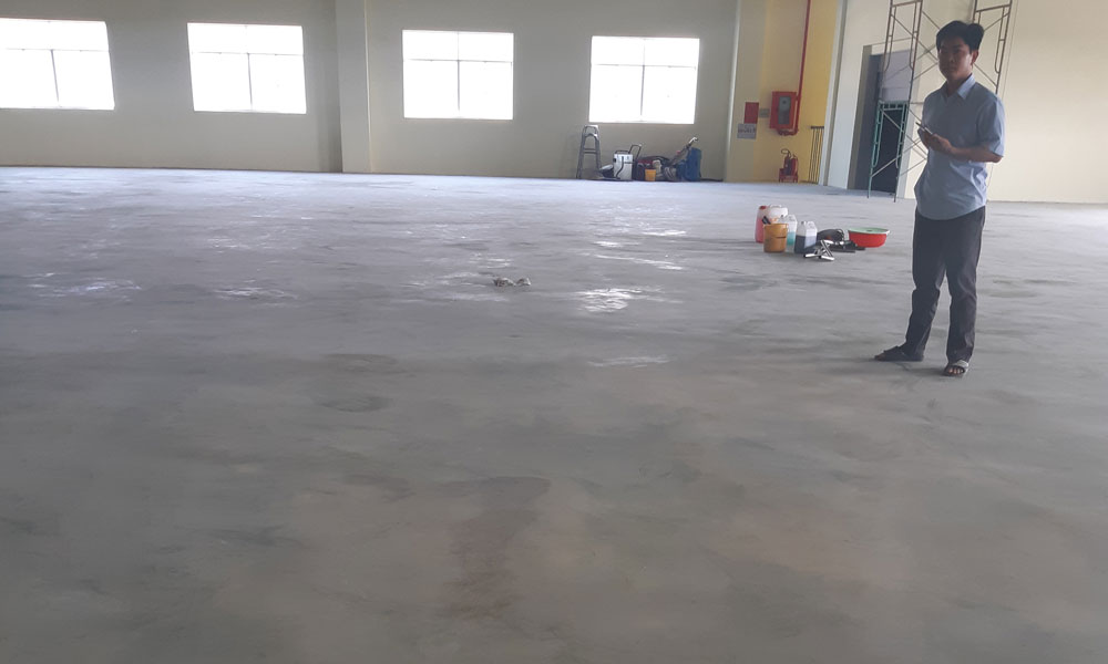 Sàn nhà xưởng vừa mới xây dựng xong