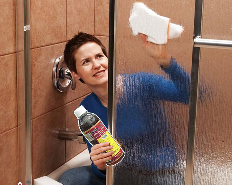tẩy kính vảy cá trong Toilets