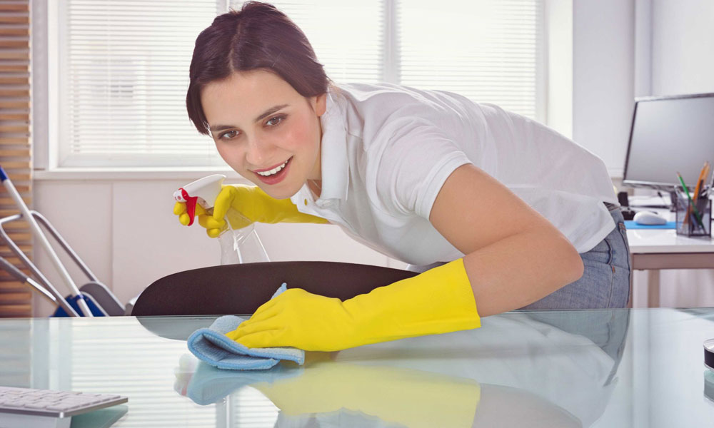 Tẩy vết ố và lau chùi bàn ghế