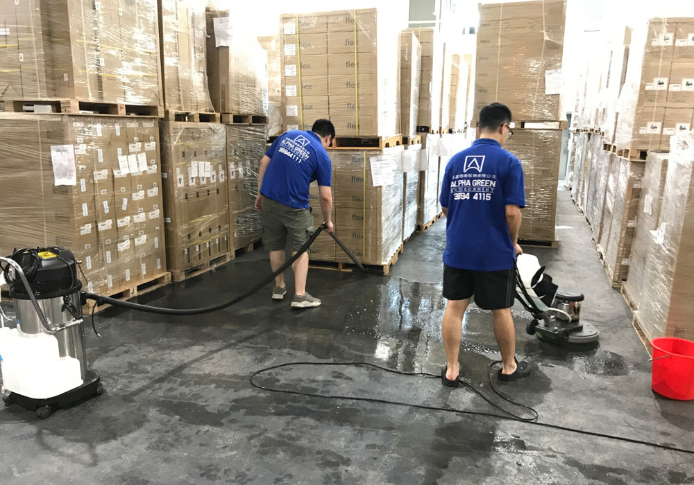 Nhân viên tự làm vệ sinh